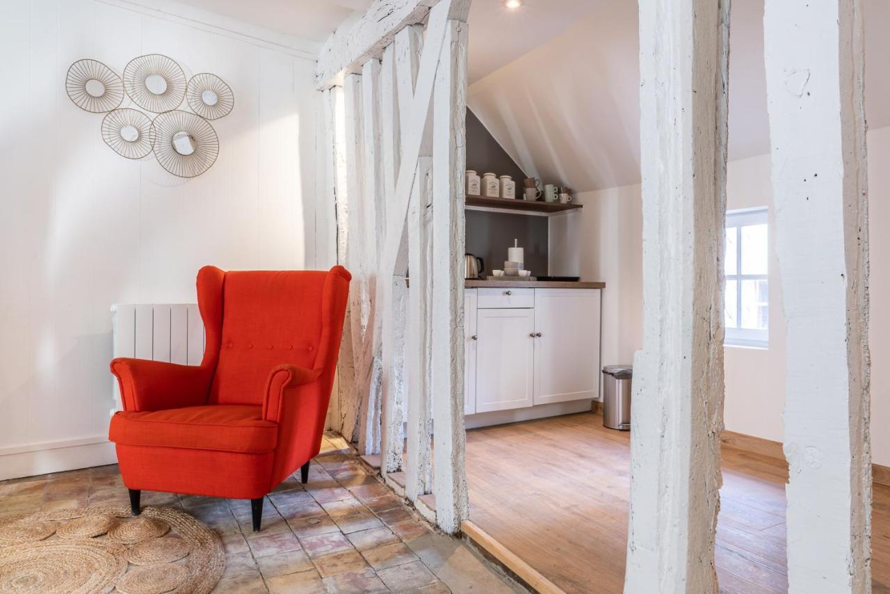 Apartment Le Baldaquin / Les Romantiques