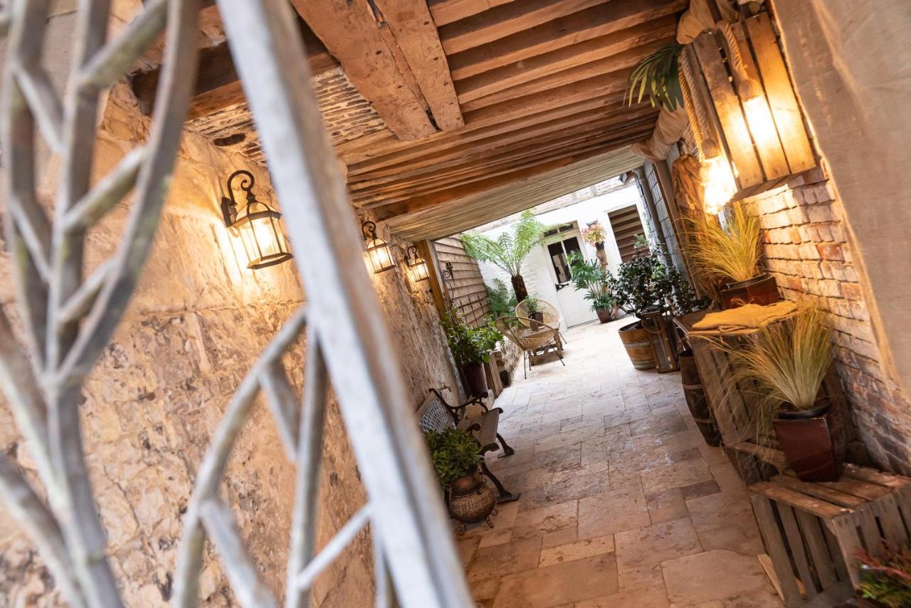 Le Baldaquin / Les Romantiques Apartment *