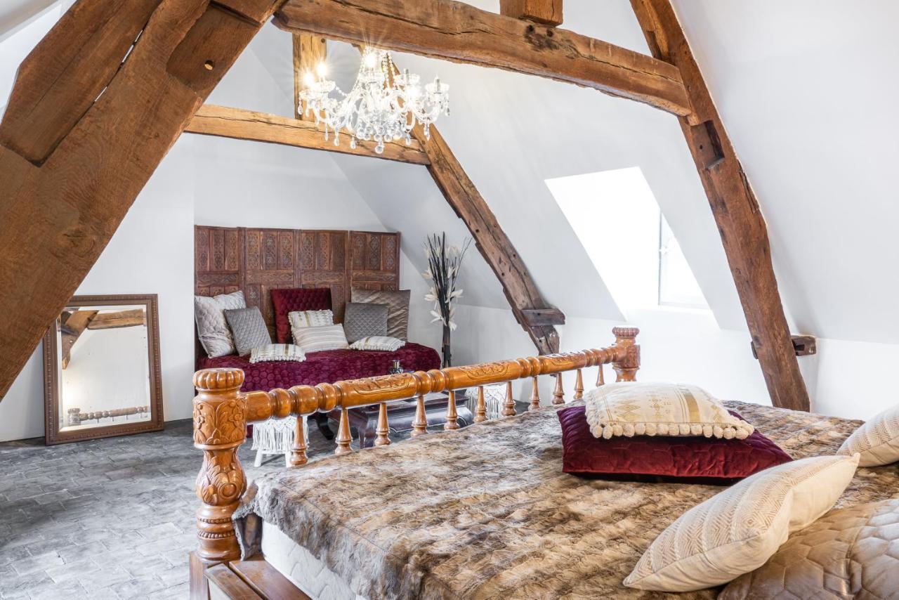 Le Baldaquin / Les Romantiques Apartment *