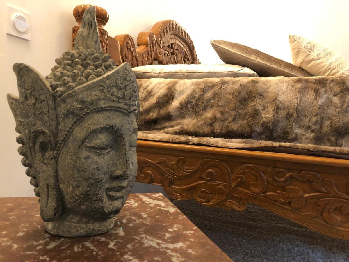 Le Baldaquin / Les Romantiques Apartment